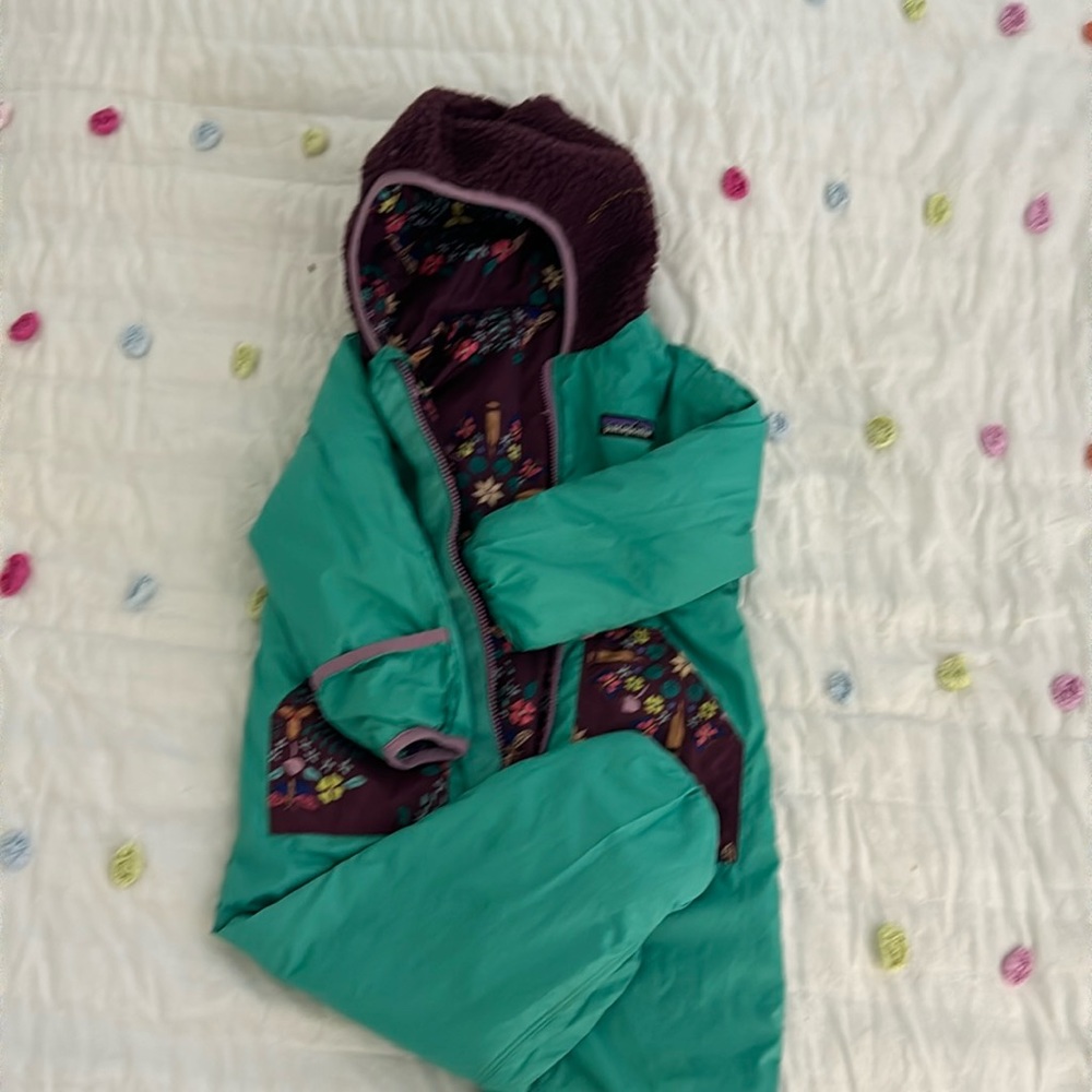 Patagonia reversible snow pile 2T